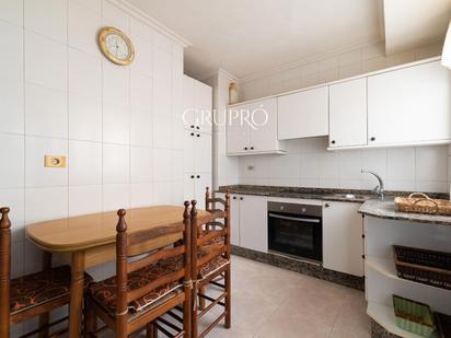 Kitchen of Flat for sale in Vigo   with Heating and Furnished