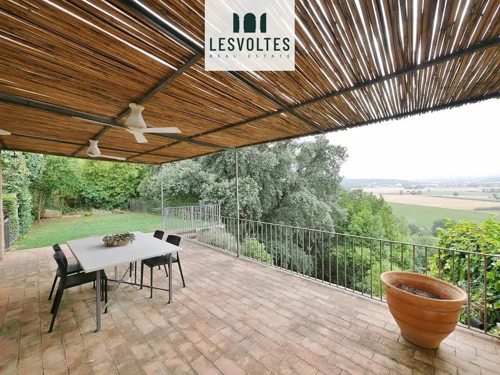Terrassa de Finca rústica en venda en La Bisbal d'Empordà amb Aire condicionat, Calefacció i Jardí privat
