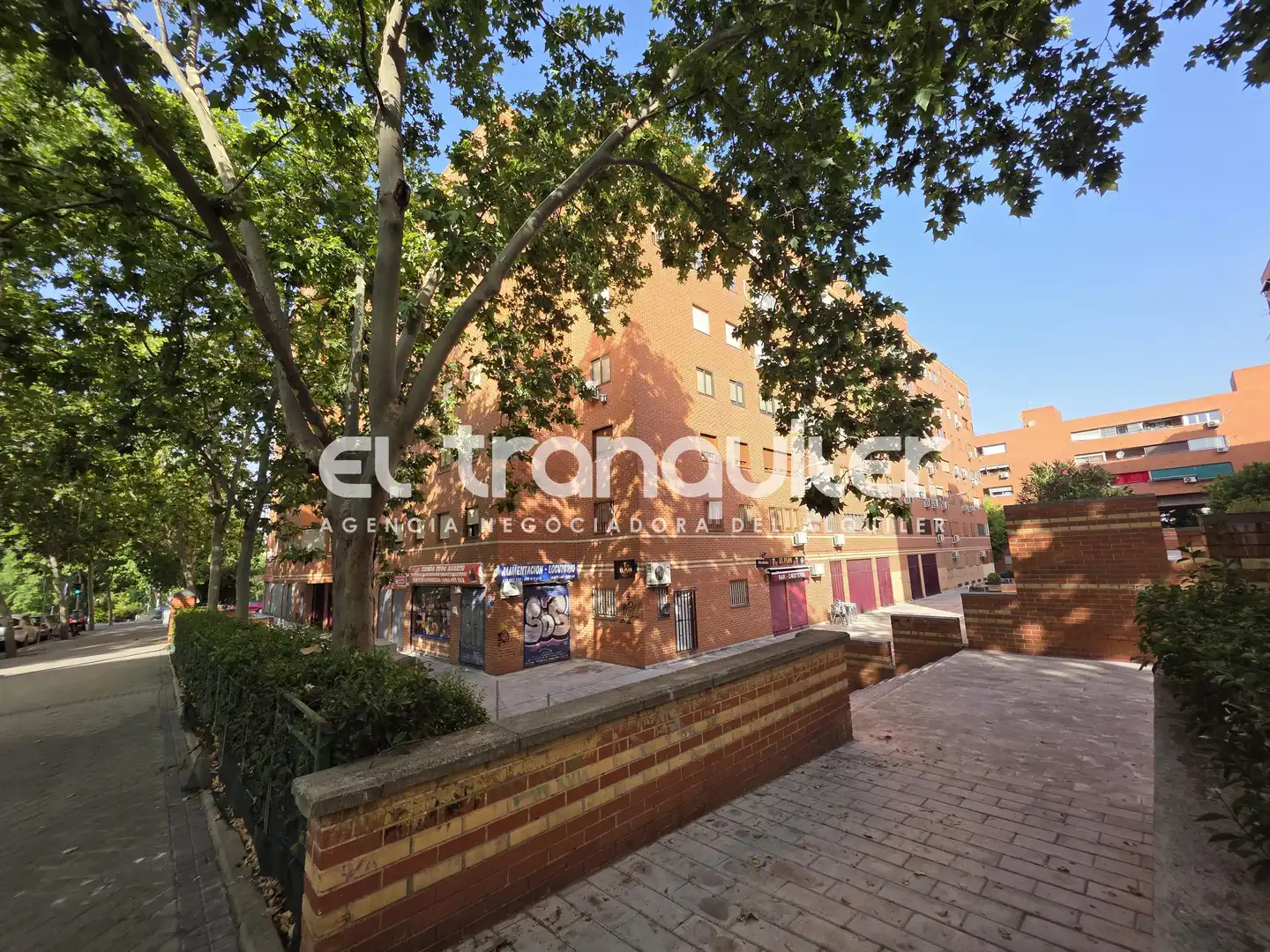 Vista exterior de Pis en venda en Madrid amb Aire condicionat, Terrassa i Moblat
