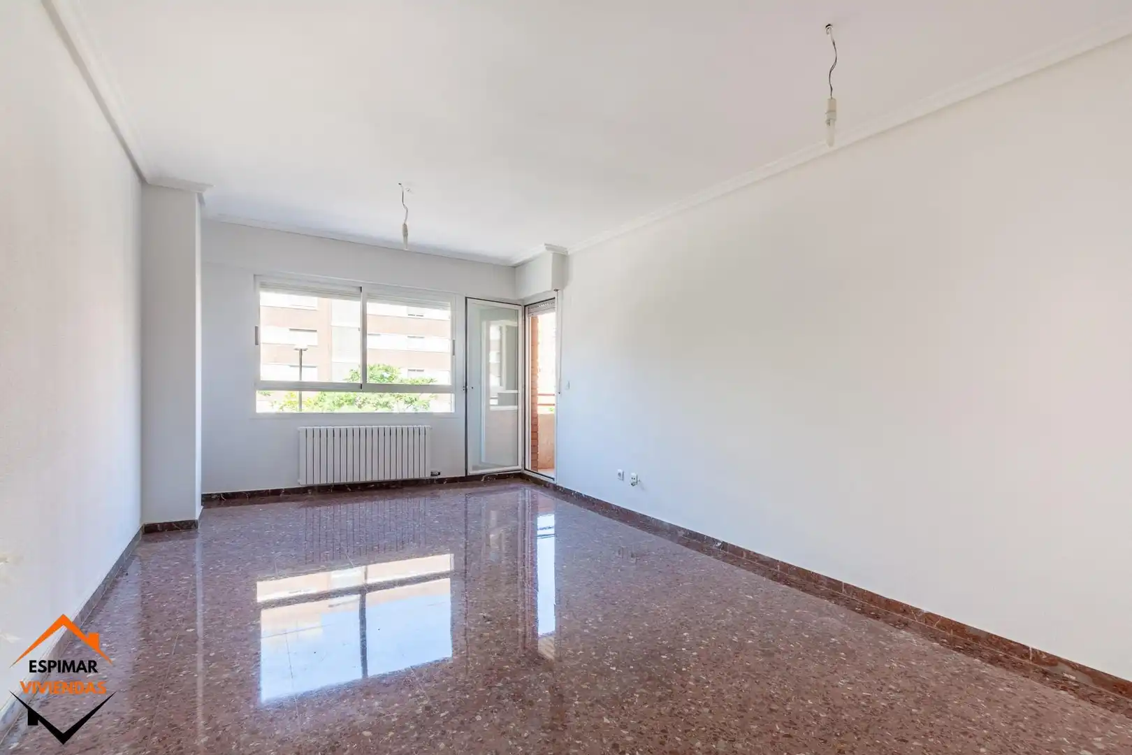 Sala d'estar de Pis en venda en Zaragoza amb Terrassa, Traster i Balcó