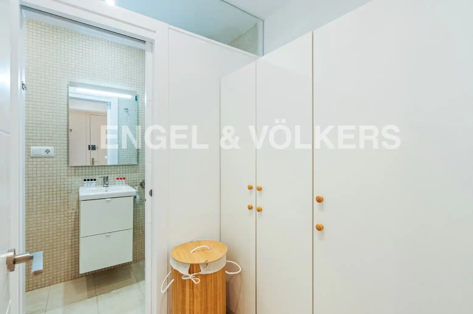 Bathroom of Flat for rent in Barcelona  with Air Conditioner, Heating and Parquet flooring