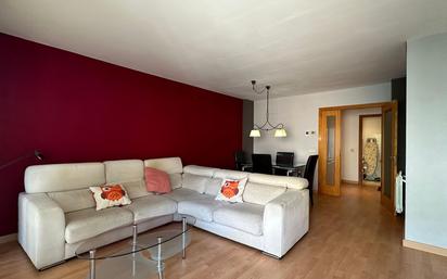 Living room of Flat for sale in La Bisbal d'Empordà