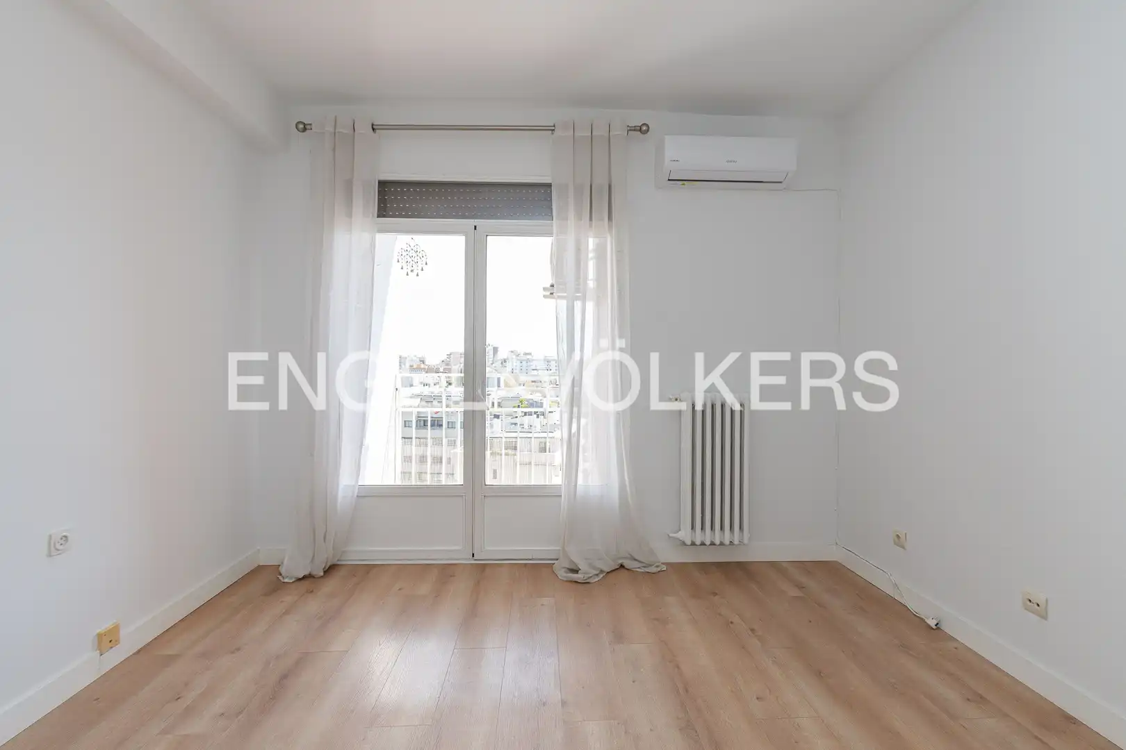 Bedroom of Flat for rent in Madrid  with Air Conditioner, Heating and Terrace