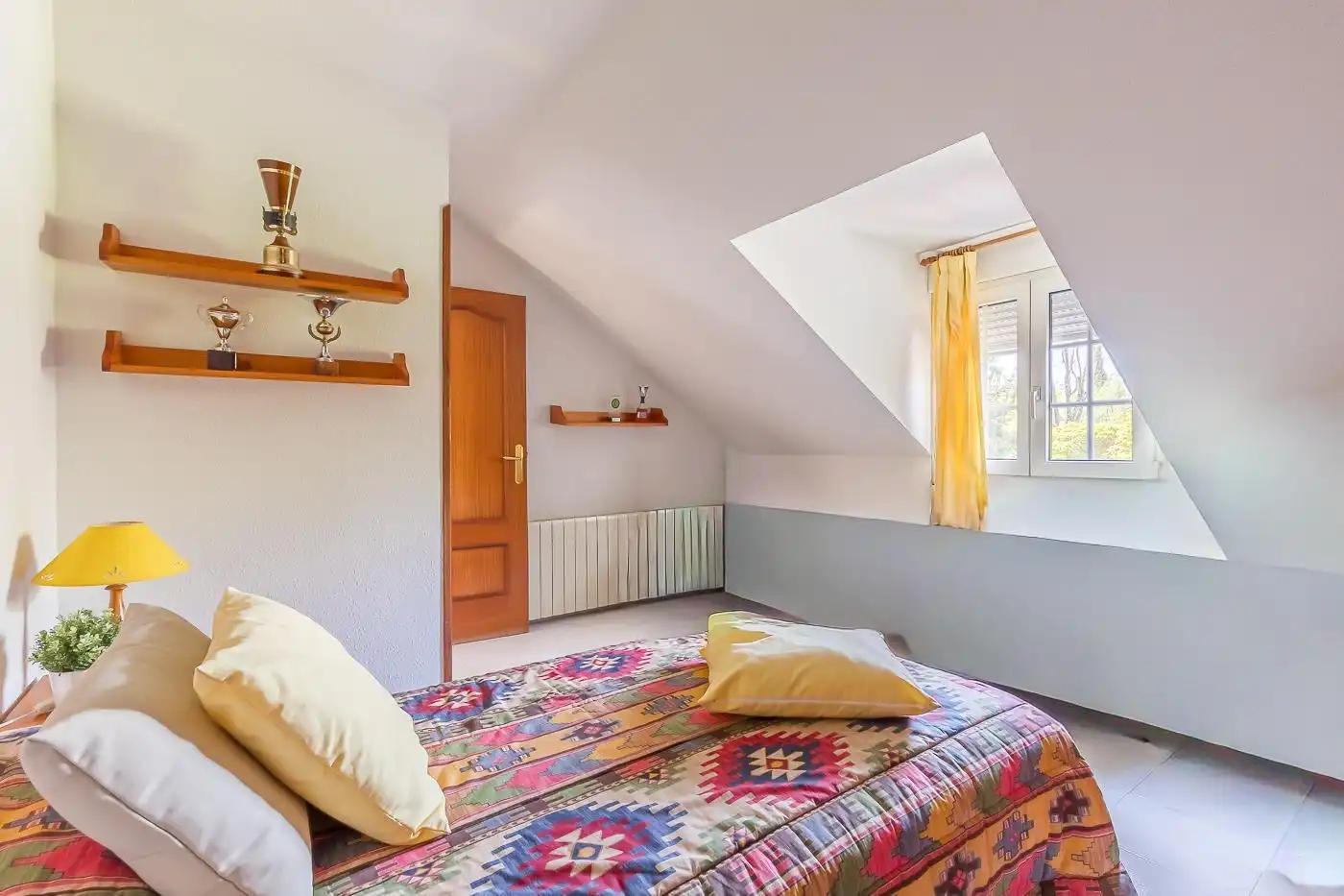 Habitación de Casa o chalet en venta en San Lorenzo de El Escorial con Calefacción, Alarma y Piscina comunitaria