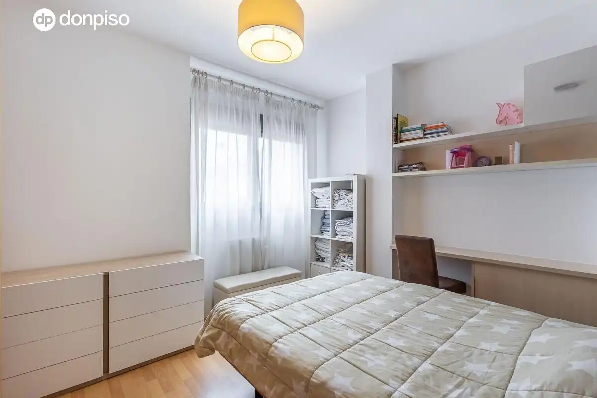 Habitación de Casa adosada en venta en Armilla con Calefacción, Terraza y Amueblado