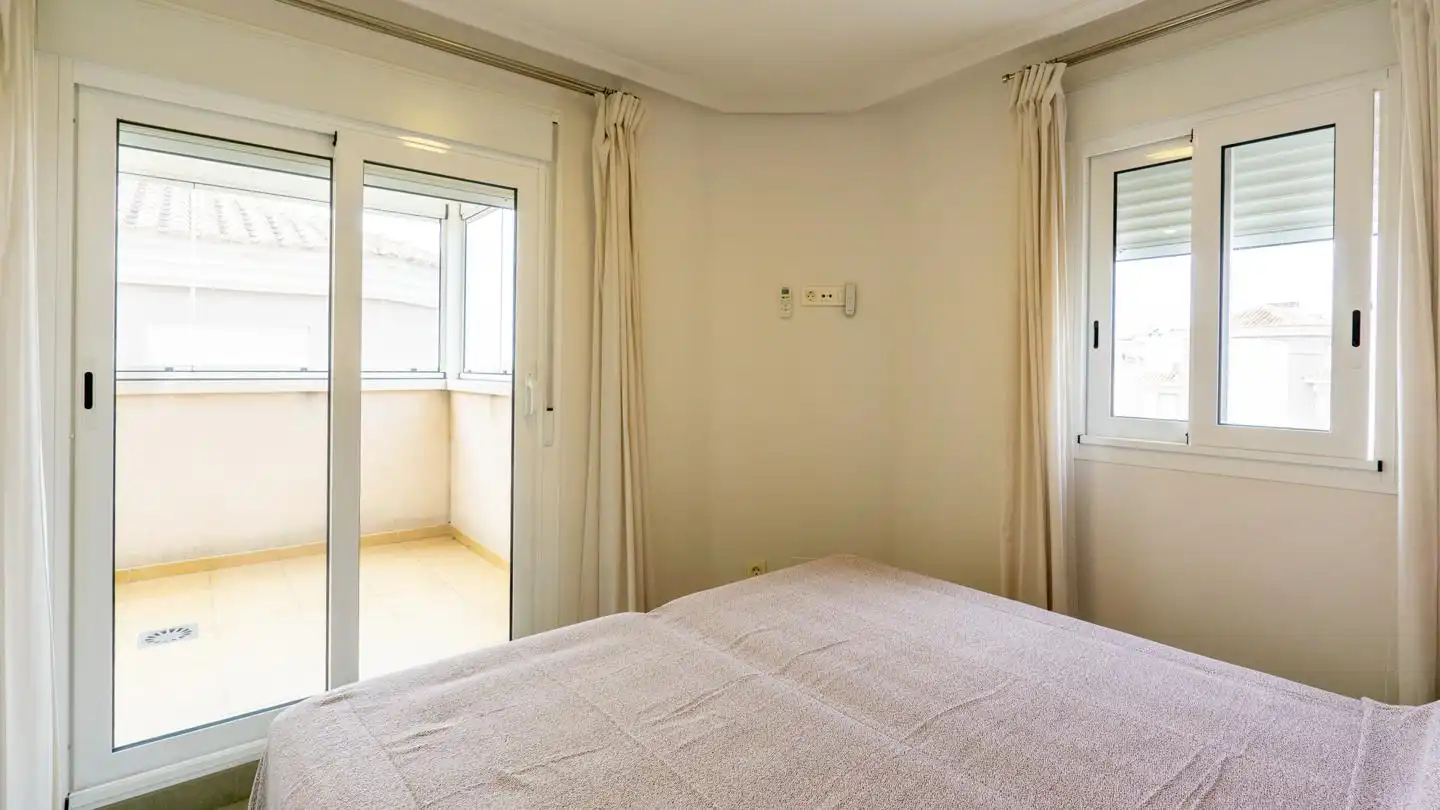 Habitación de Casa adosada en venta en Santa Pola con Aire acondicionado, Terraza y Trastero