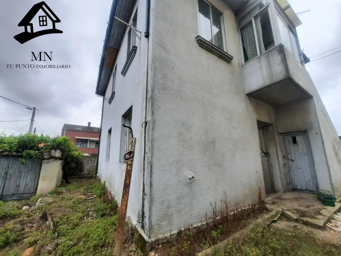 Vista exterior de Casa o xalet en venda en Torrelavega  amb Jardí privat