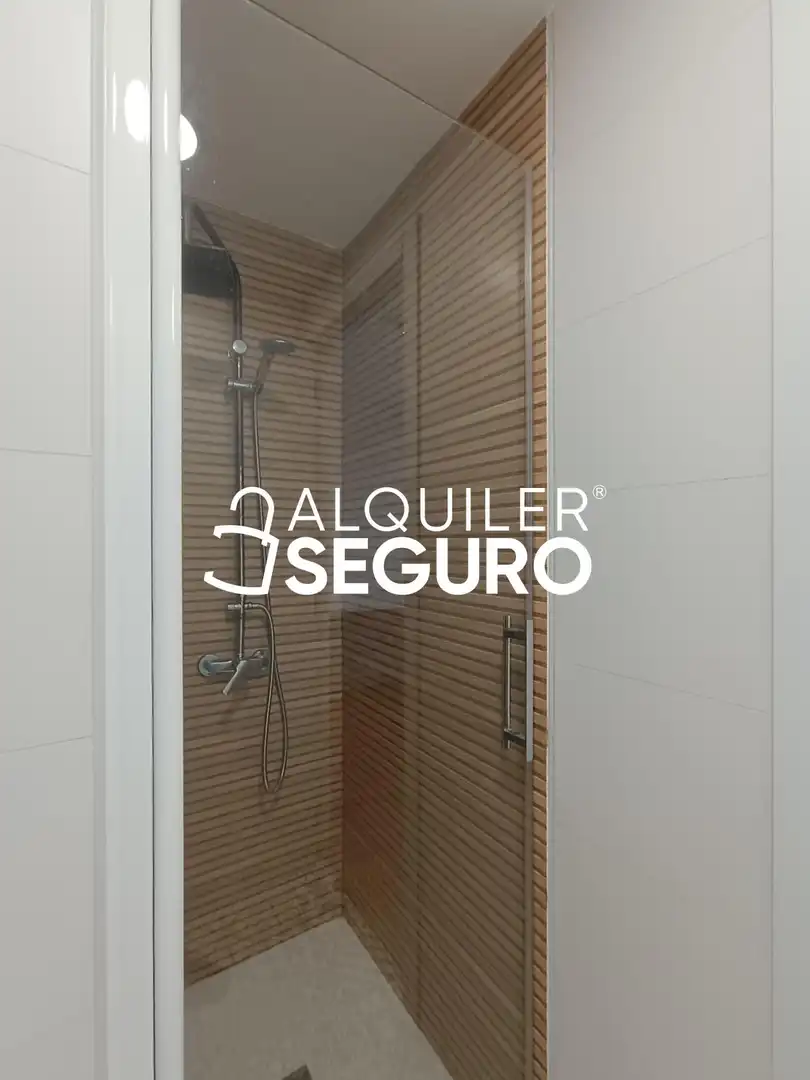 Baño de Piso de alquiler en Aranjuez con Aire acondicionado, Calefacción y Terraza