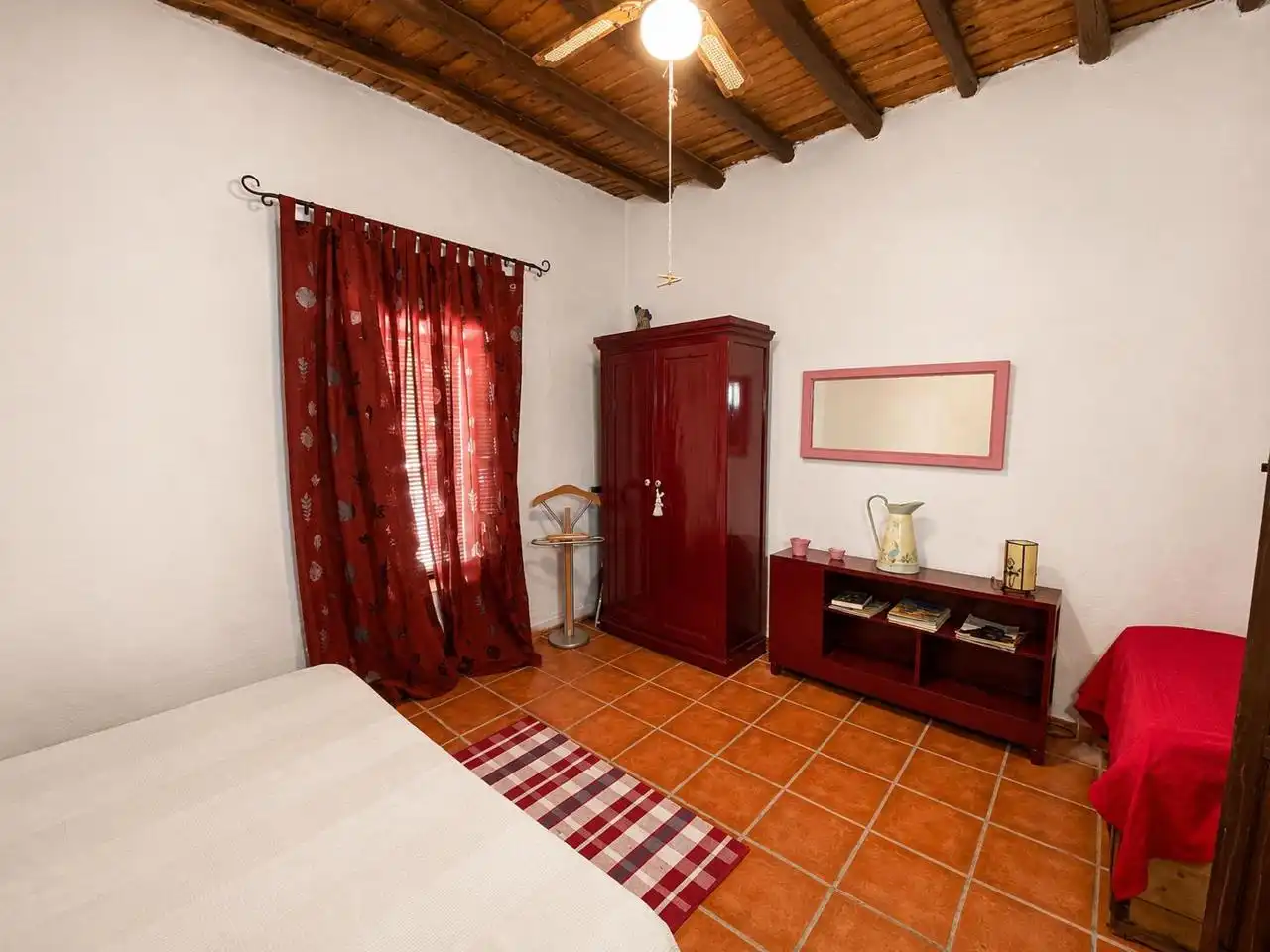Dormitori de Finca rústica en venda en Guareña amb Jardí privat, Terrassa i Piscina