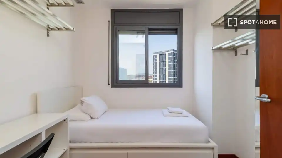 Habitación de Piso de alquiler en Barcelona con Aire acondicionado, Calefacción y Amueblado