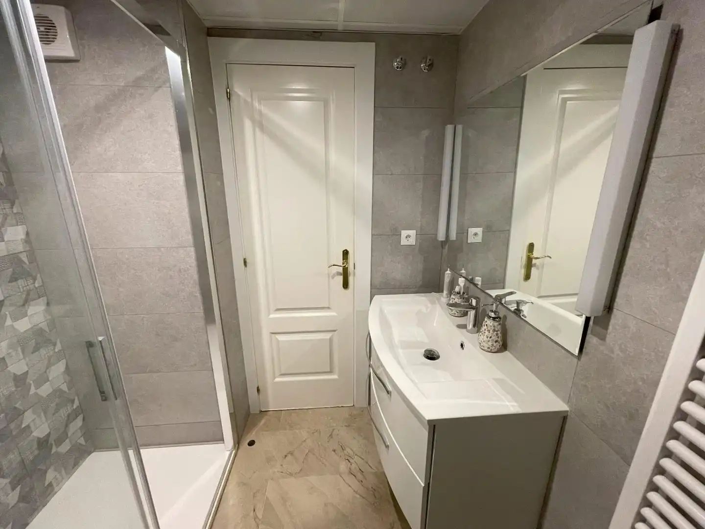 Bathroom of Flat for sale in Torremolinos  with Air Conditioner, Terrace and Community pool