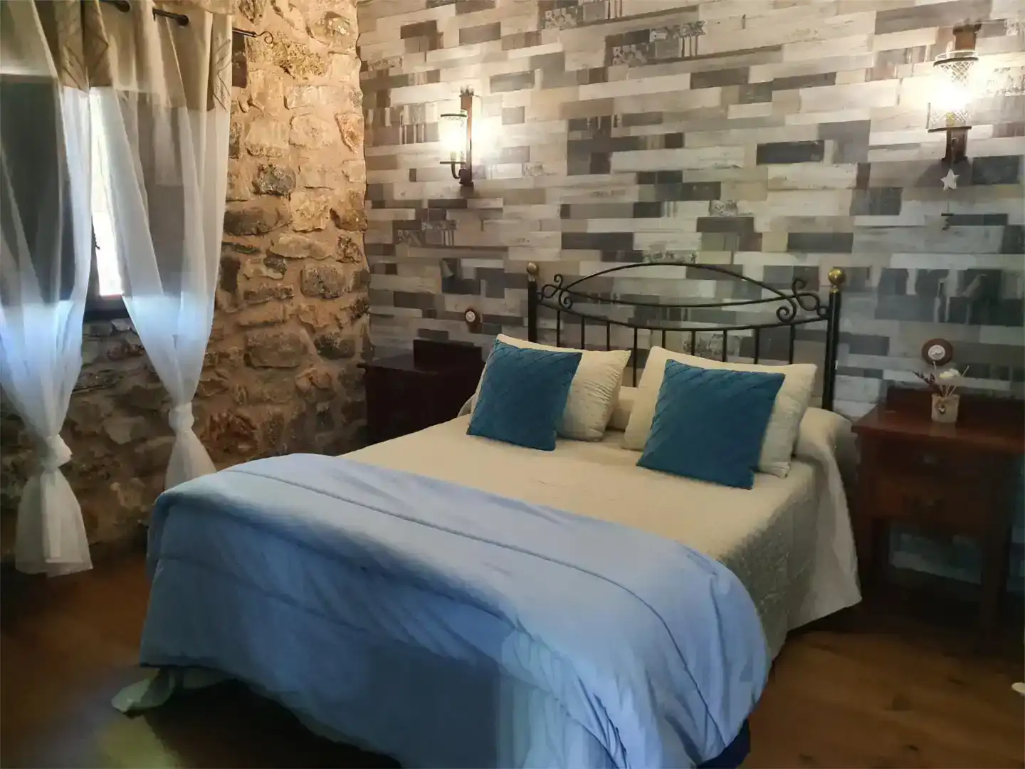 Schlafzimmer von Country house zum Verkauf in Madrid mit Klimaanlage, Privatgarten und Parkett