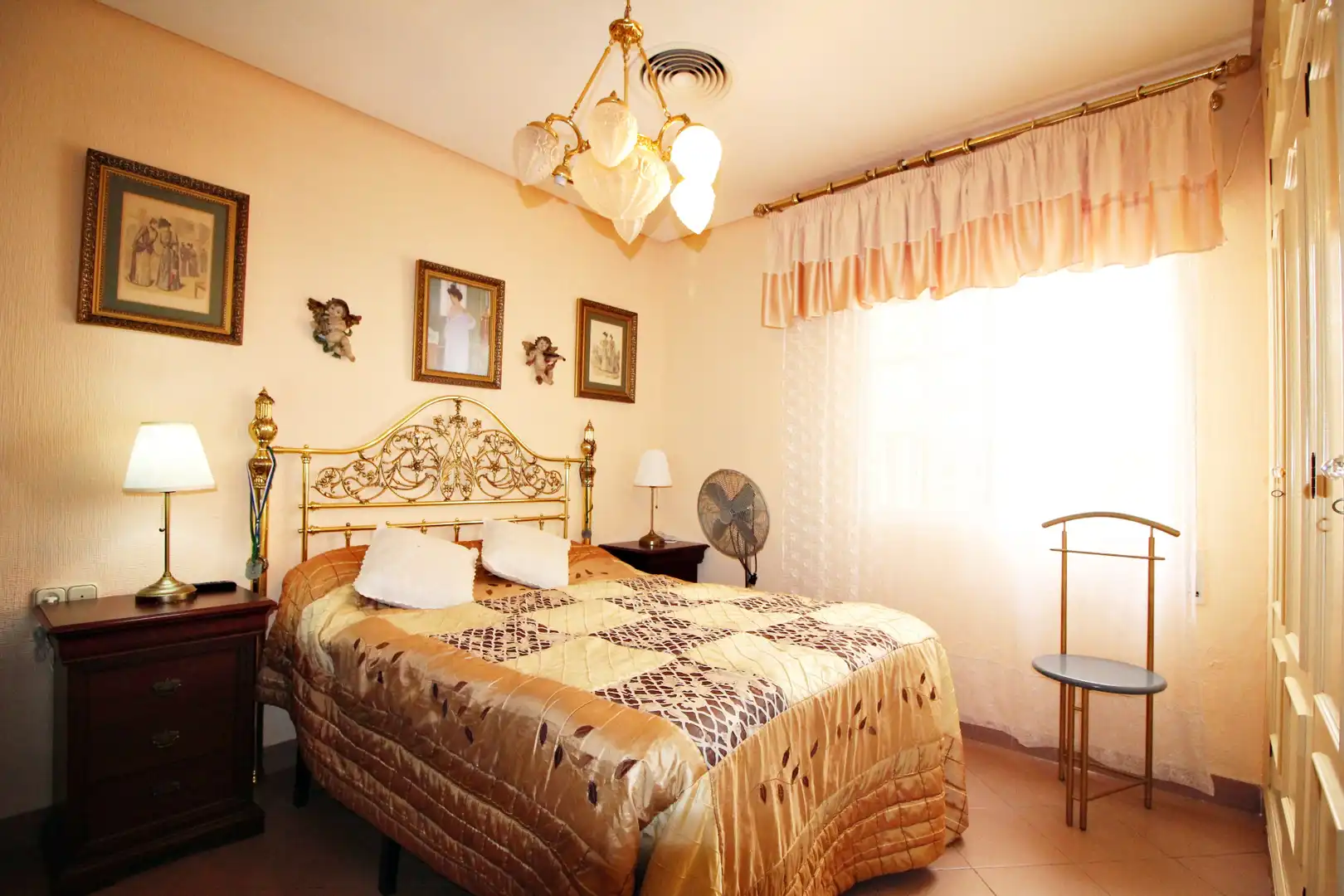 Habitación de Casa adosada en venta en Punta Umbría con Aire acondicionado, Terraza y Trastero