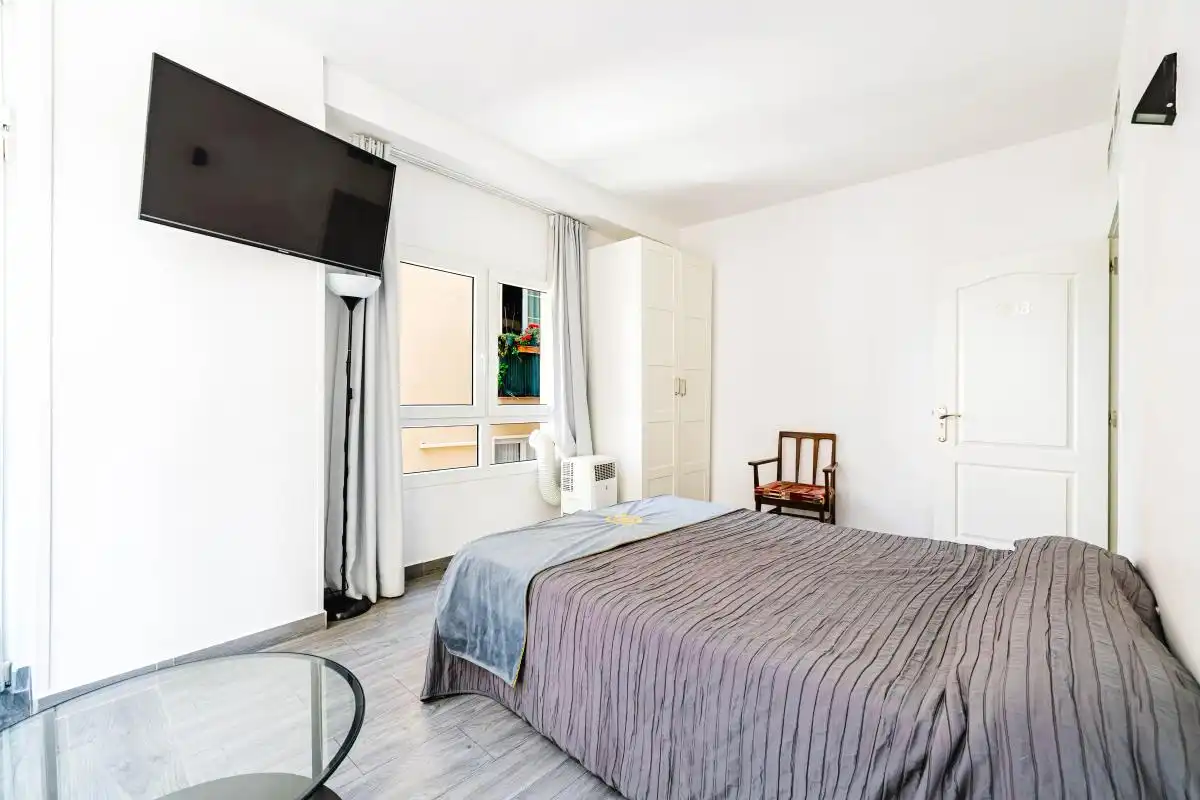Schlafzimmer von Büro zur Miete in Málaga mit Heizung