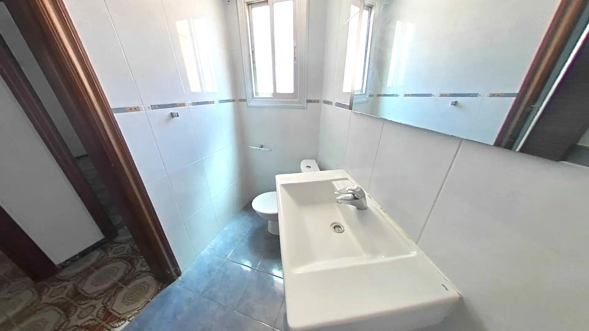 Baño de Piso en venta en Badalona con Calefacción, Terraza y Balcón