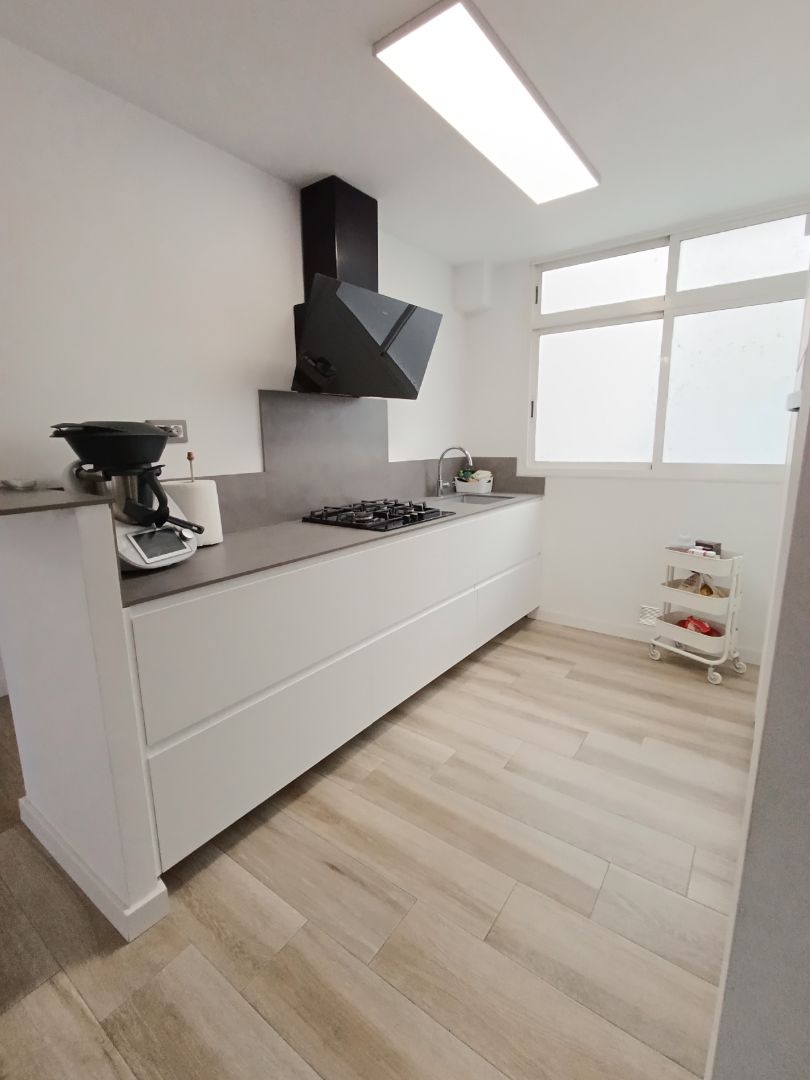 Kitchen of Flat for sale in Cerdanyola del Vallès  with Air Conditioner, Heating and Parquet flooring