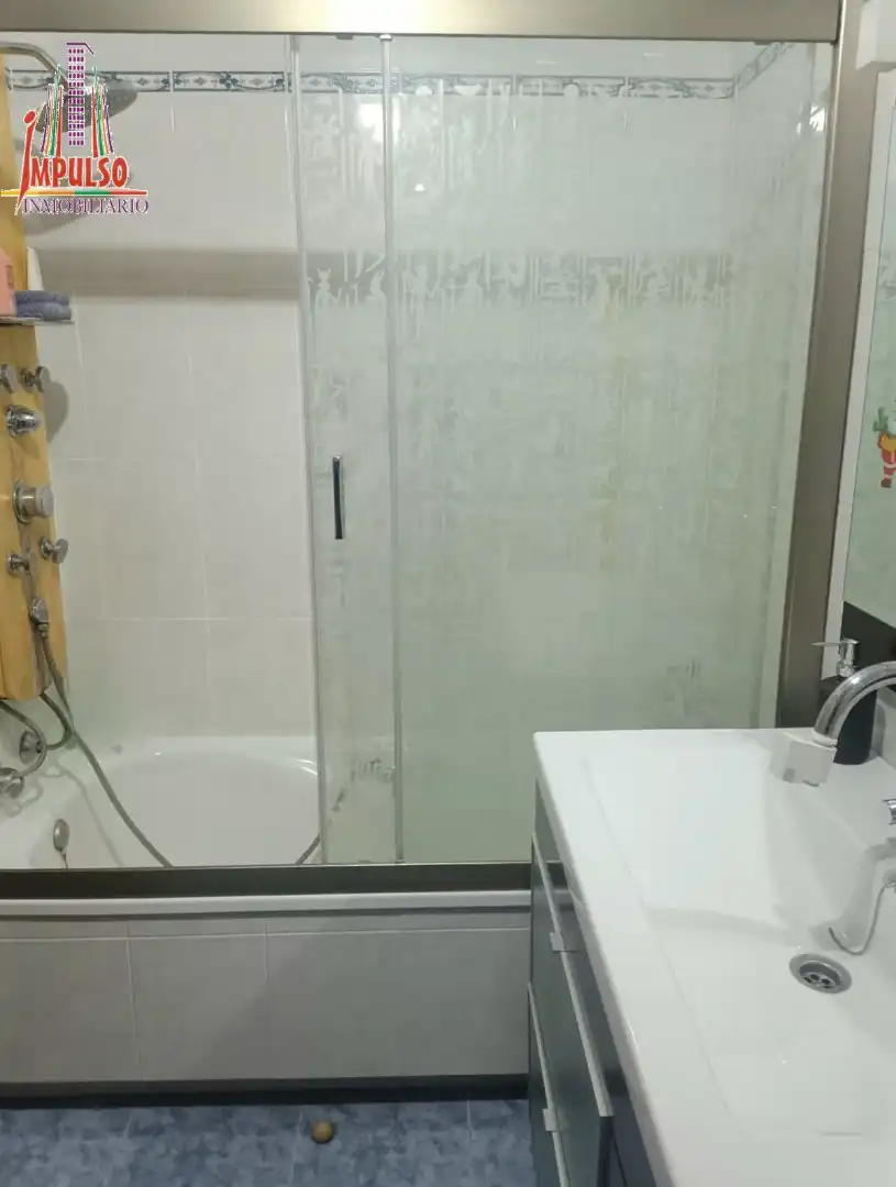 Baño de Piso en venta en Albacete con Calefacción, Trastero y Balcón