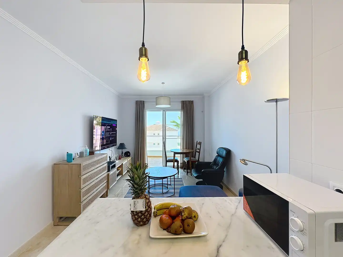 Wohnzimmer von Wohnungen zum Verkauf in Manilva mit Klimaanlage, Terrasse und Schwimmbad