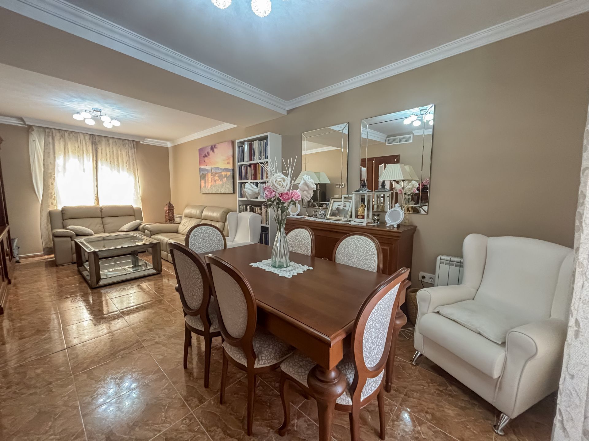 Menjador de Casa o xalet en venda en Vegas del Genil amb Calefacció, Terrassa i Traster