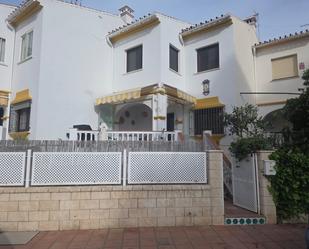 Vista exterior de Casa adosada en venda en Torrox amb Aire condicionat, Terrassa i Piscina comunitària