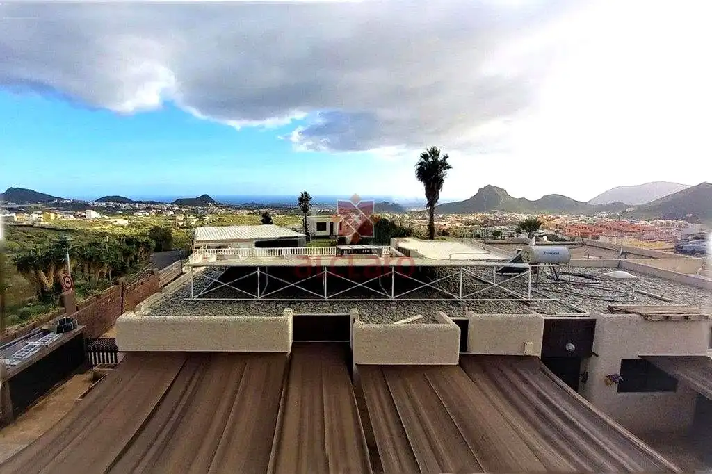 Vista exterior de Casa o chalet en venta en Arona con Jardín privado, Terraza y Piscina