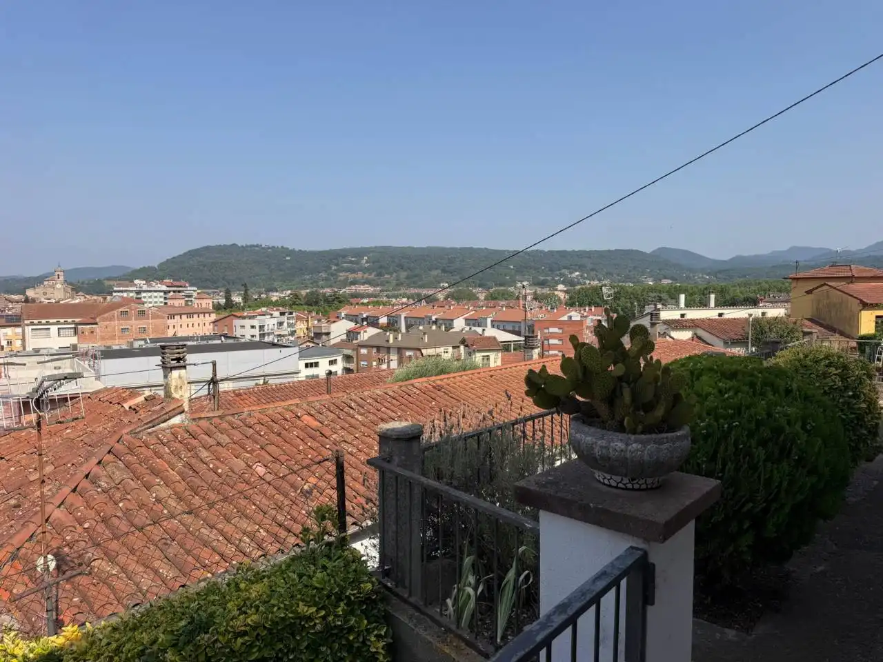 Außenansicht von Haus oder Chalet zum Verkauf in Olot mit Klimaanlage, Heizung und Privatgarten