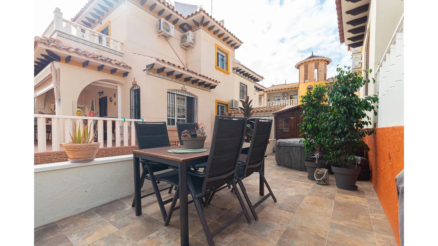 Terrassa de Casa adosada en venda en Orihuela amb Aire condicionat, Jardí privat i Terrassa