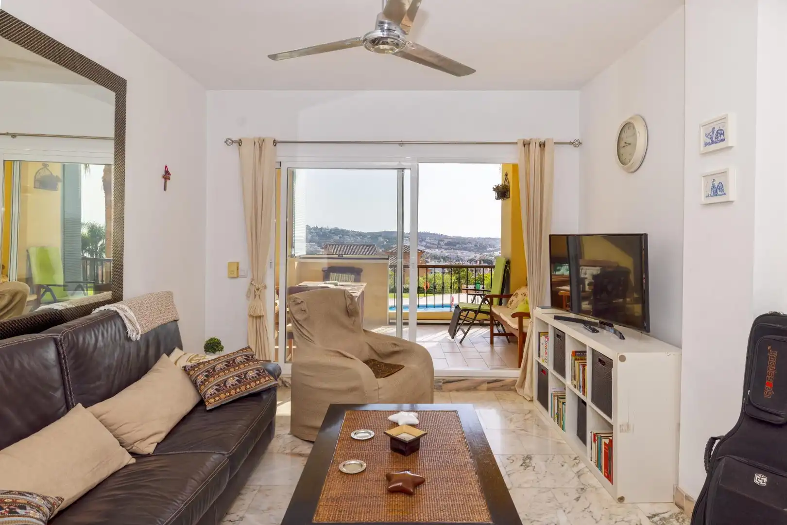 Living room of Flat for sale in Mijas  with Air Conditioner, Terrace and Storage room