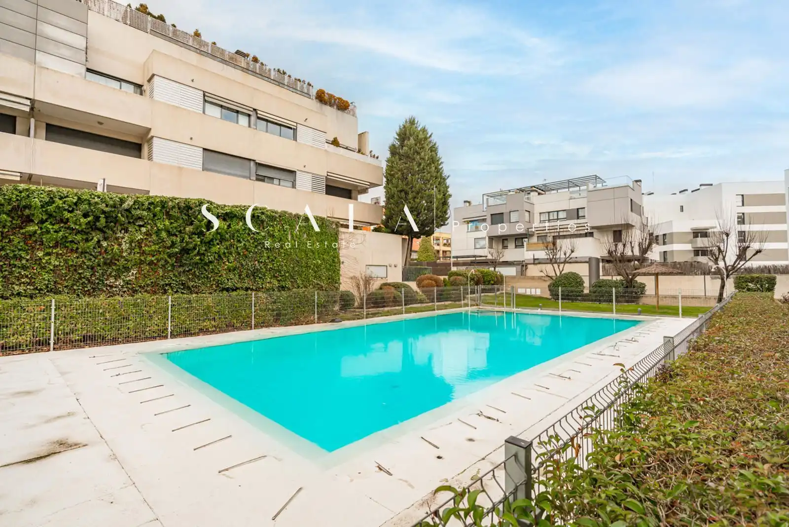 Piscina de Piso en venta en Madrid con Aire acondicionado, Calefacción y Parquet