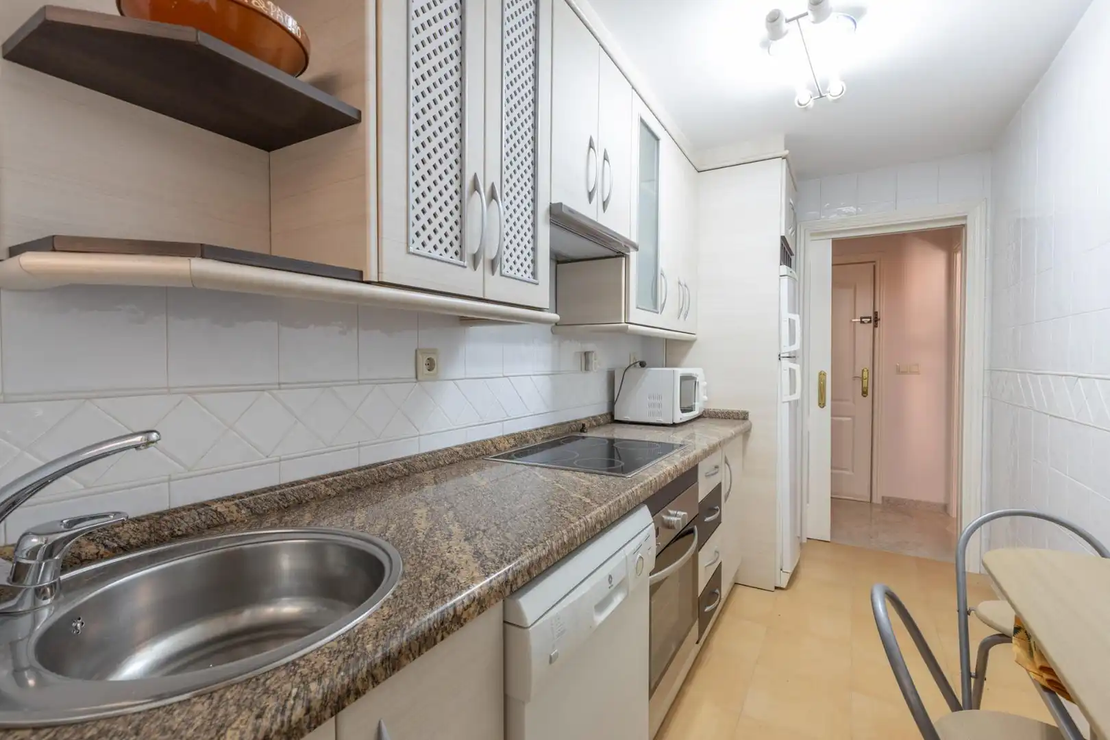 Cuina de Pis en venda en Motril amb Terrassa, Moblat i Balcó