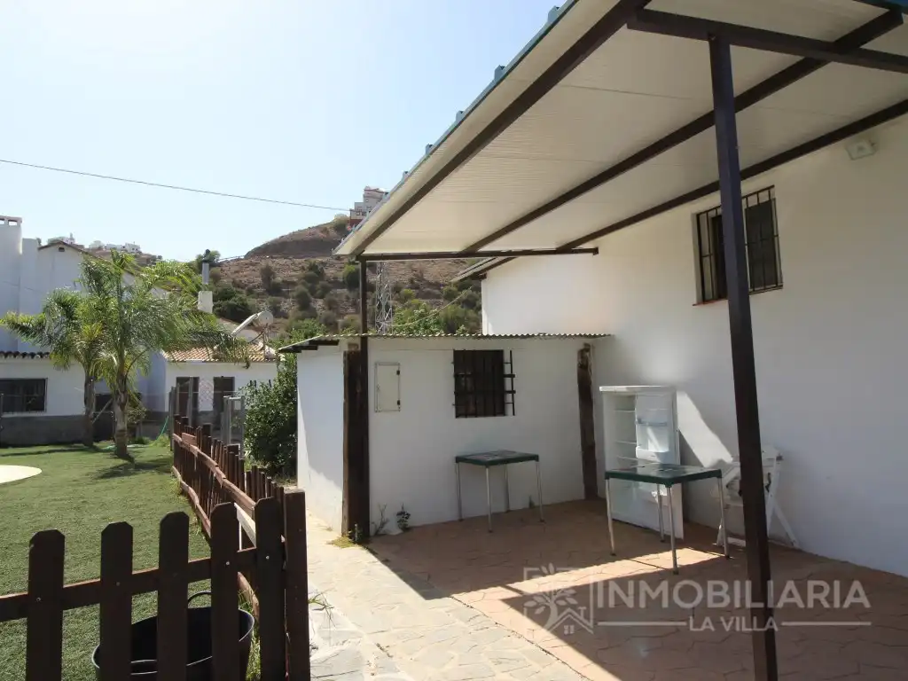 Vista exterior de Casa o xalet en venda en Álora amb Aire condicionat, Jardí privat i Terrassa