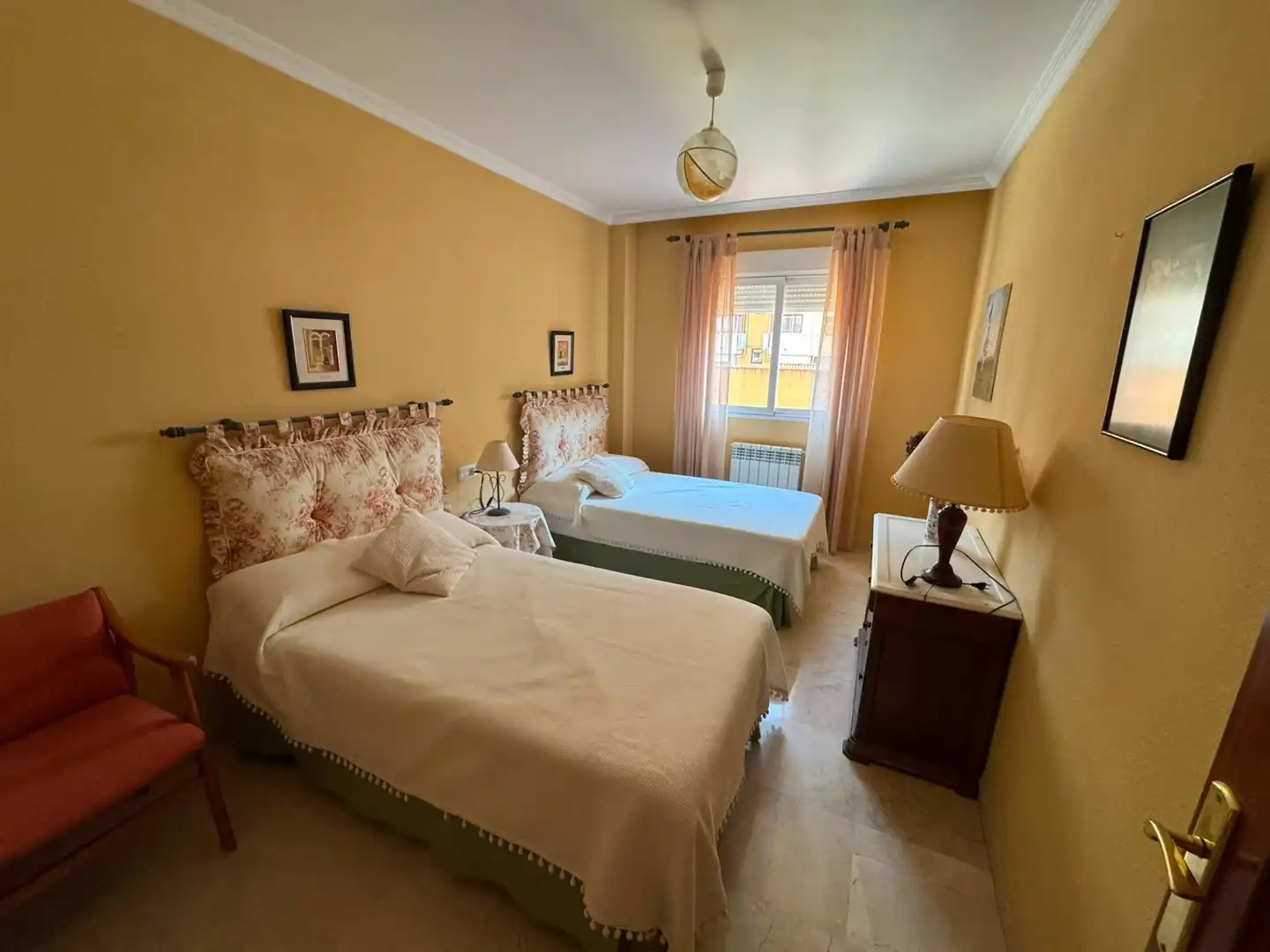 Habitación de Piso de alquiler en Cáceres con Calefacción, Terraza y Amueblado