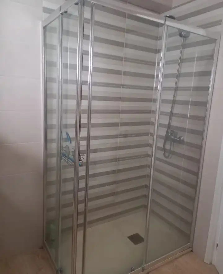 Baño de Piso de alquiler en Málaga con Amueblado, Lavadora y Microondas