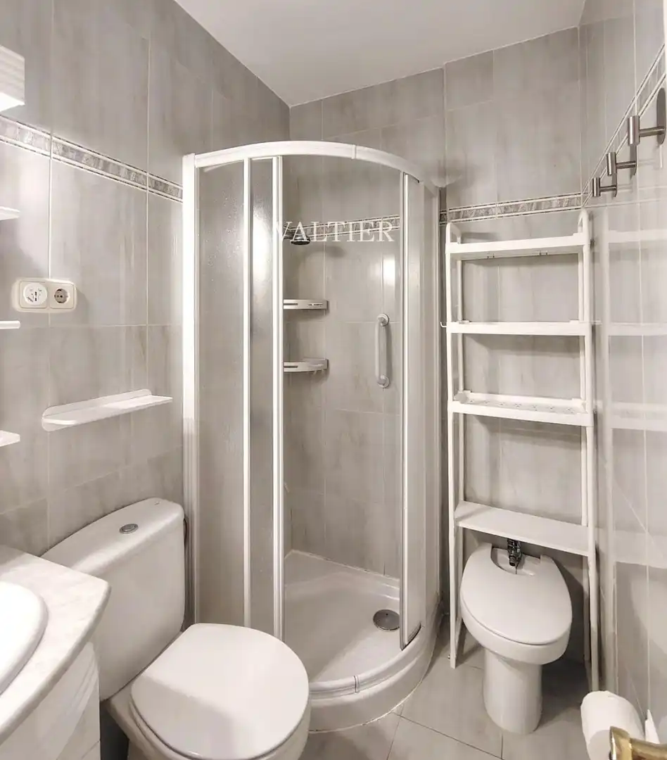 Baño de Piso de alquiler en Madrid con Aire acondicionado y Amueblado