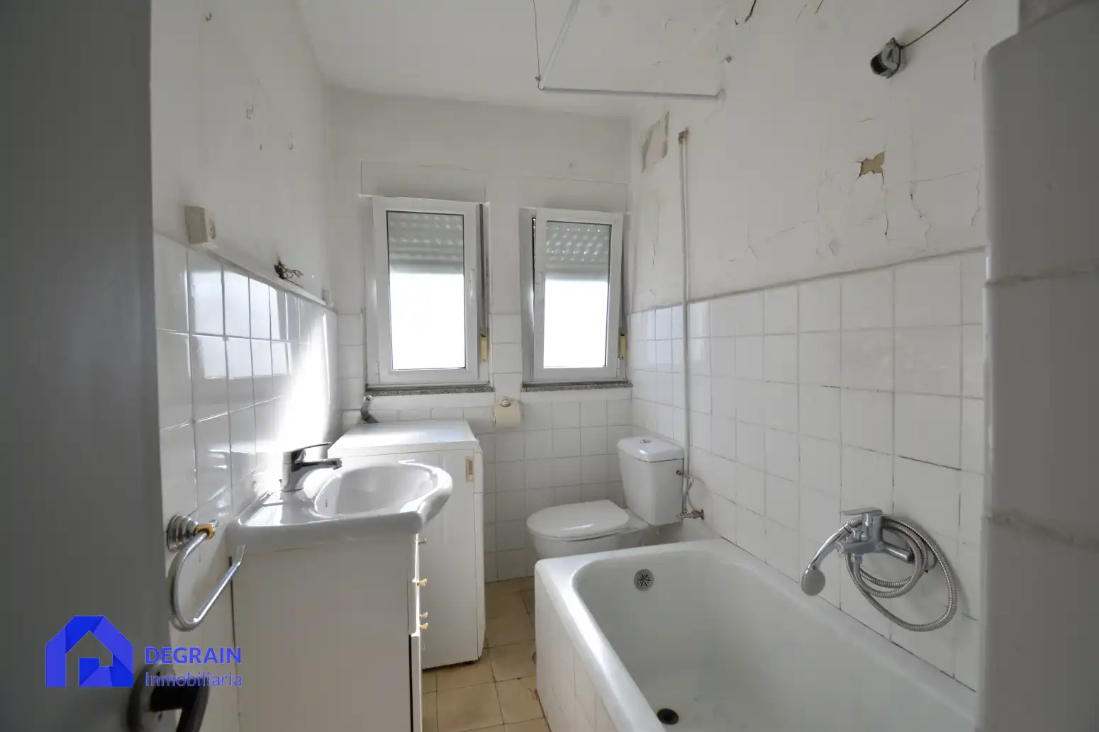 Baño de Piso en venta en Oviedo  con Terraza