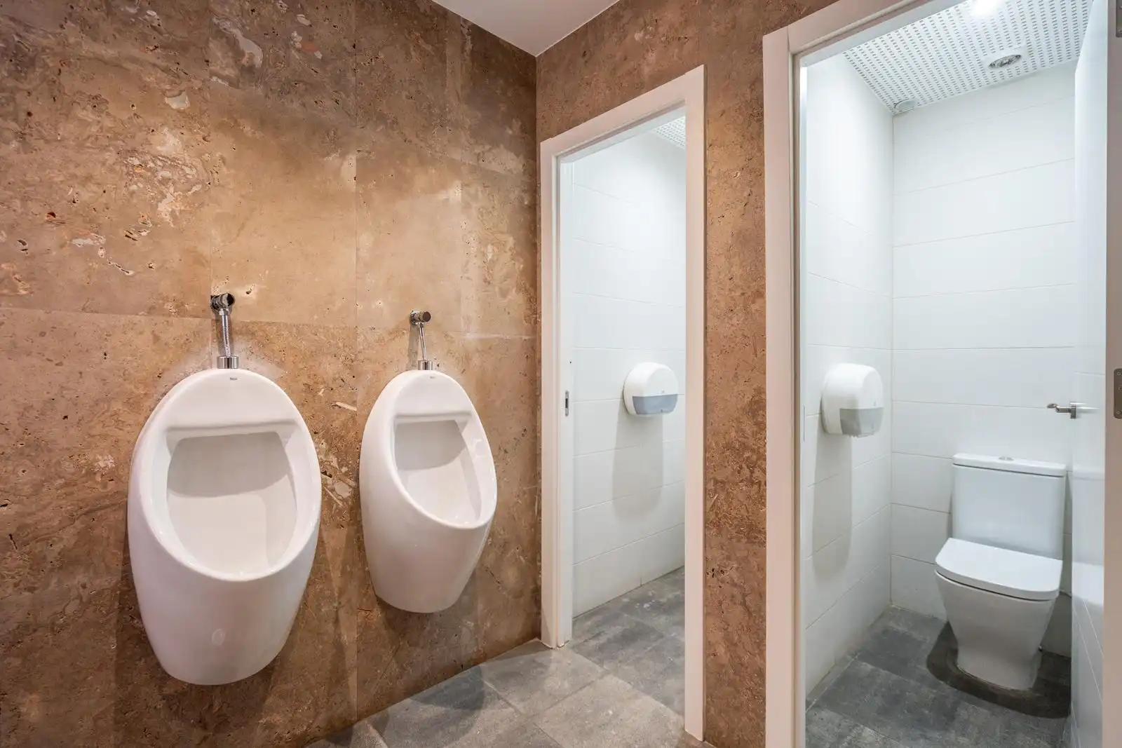 Baño de Local de alquiler en Madrid con Aire acondicionado