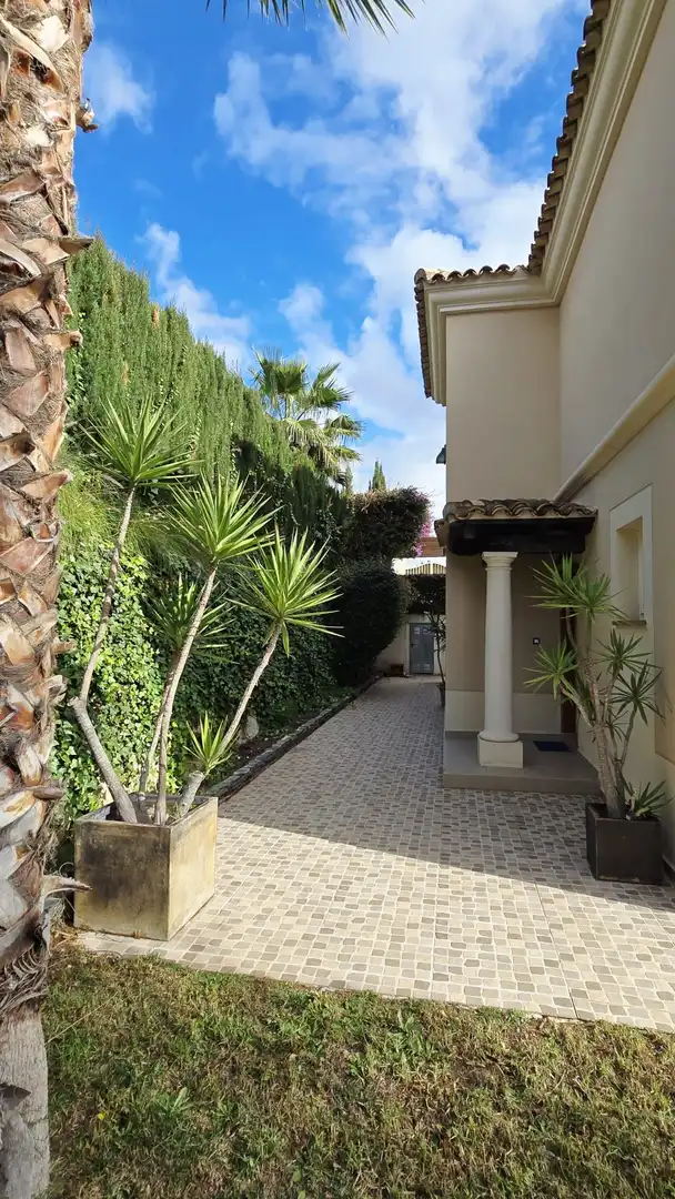 Jardí de Casa o xalet en venda en Finestrat amb Aire condicionat, Jardí privat i Traster