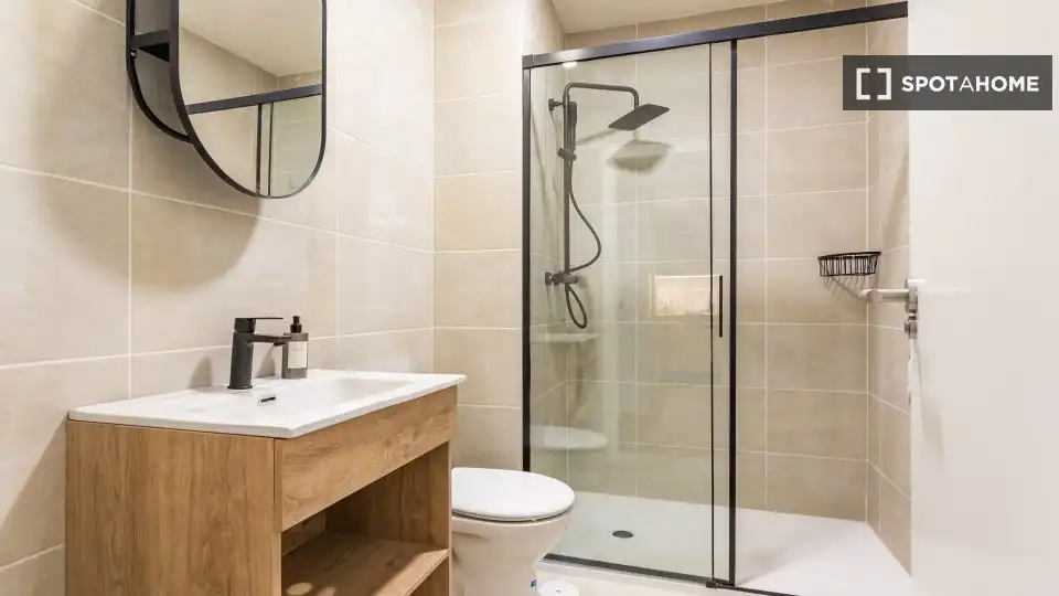 Bathroom of Flat for rent in Tres Cantos  with Air Conditioner, Heating and Furnished