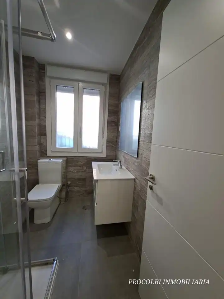 Bany de Planta baixa en venda en Madrid amb Aire condicionat i Calefacció