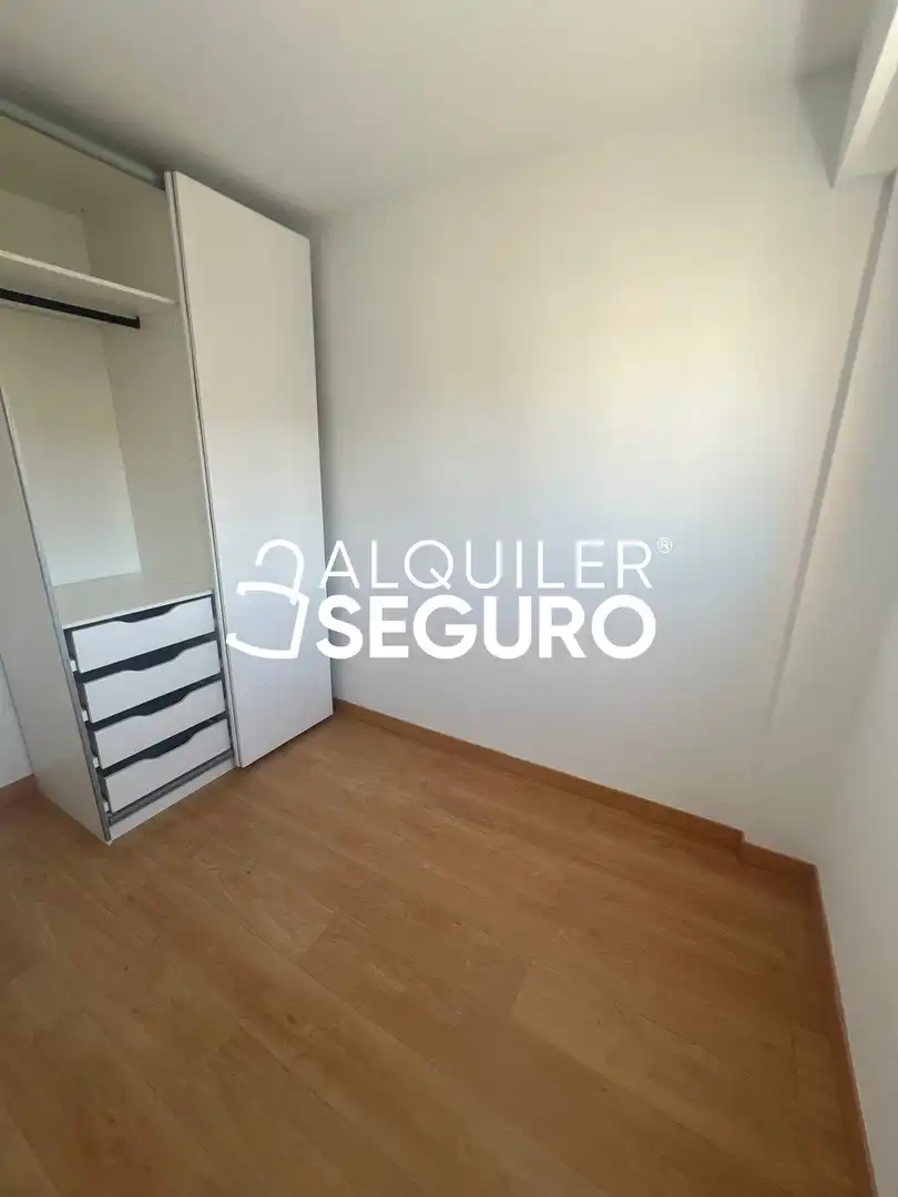 Bedroom of Flat for rent in Madrid  with Air Conditioner, Heating and Terrace