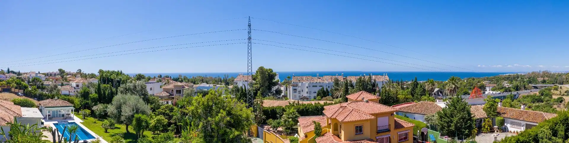 Vista exterior de Casa o xalet en venda en Marbella amb Aire condicionat, Calefacció i Jardí privat
