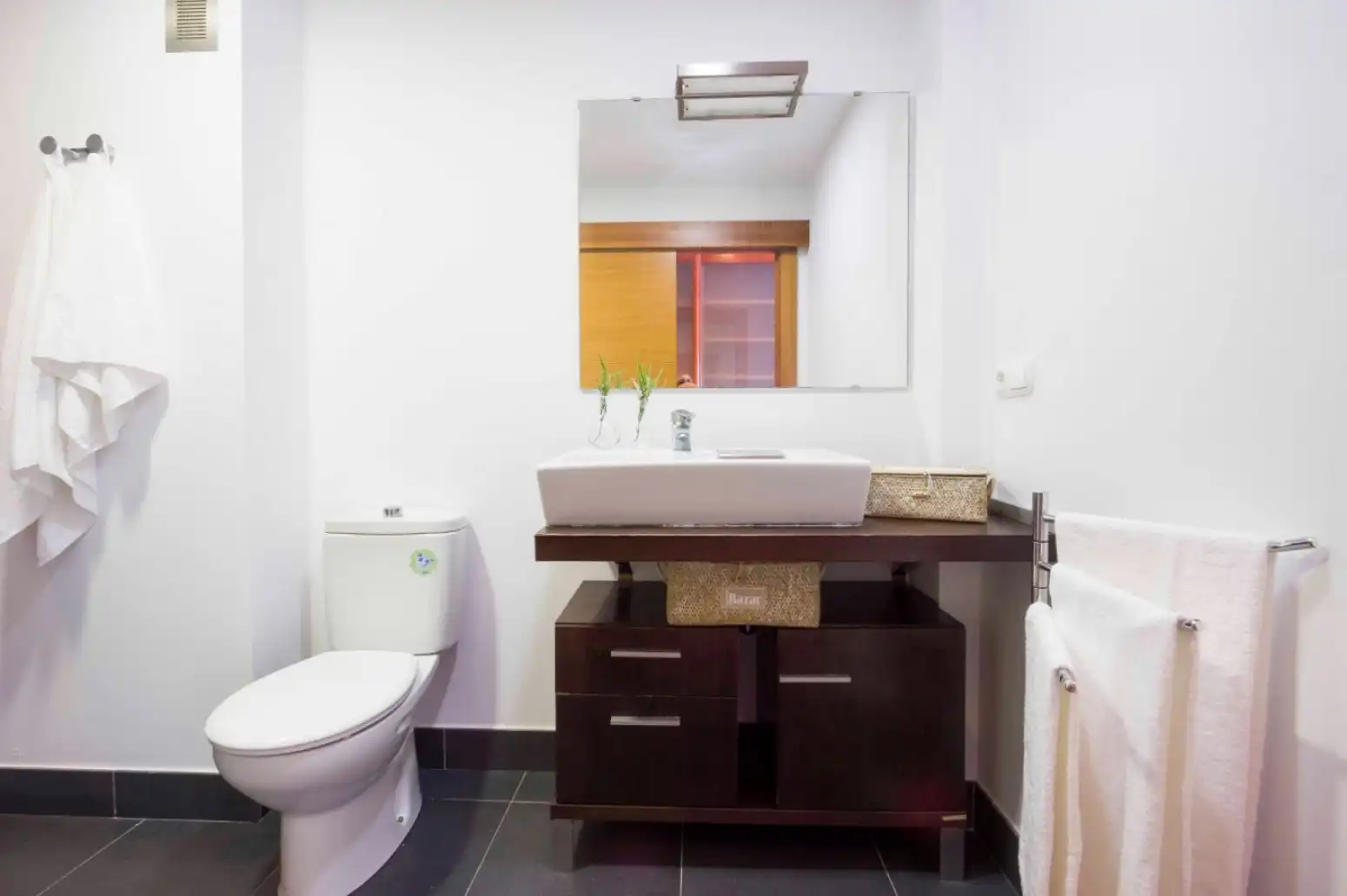 Badezimmer von Dachboden zum Verkauf in Rafelbuñol / Rafelbunyol mit Klimaanlage, Heizung und Parkett