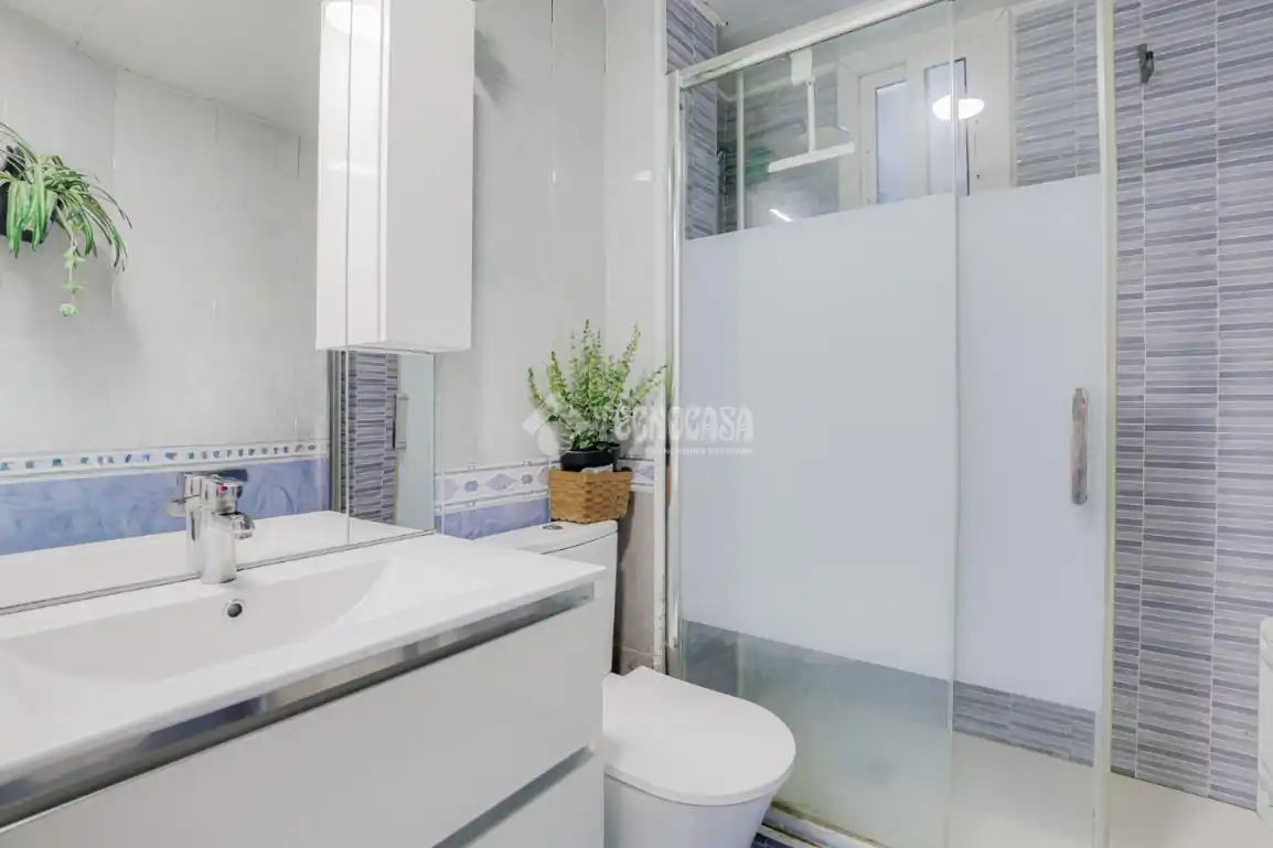 Bathroom of Flat for sale in Sant Boi de Llobregat  with Air Conditioner
