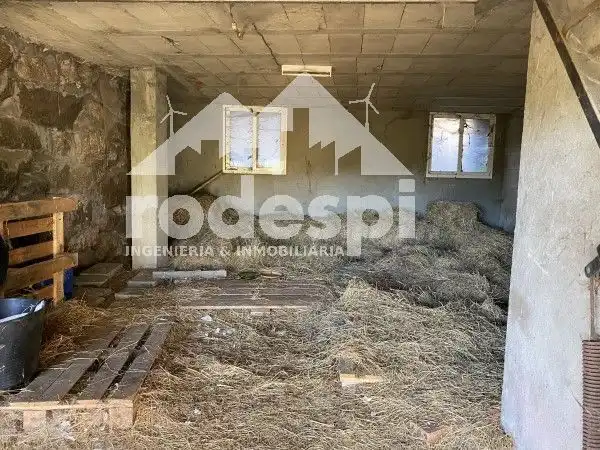 Casa adosada en venda en Crecente amb Calefacció, Traster i Moblat