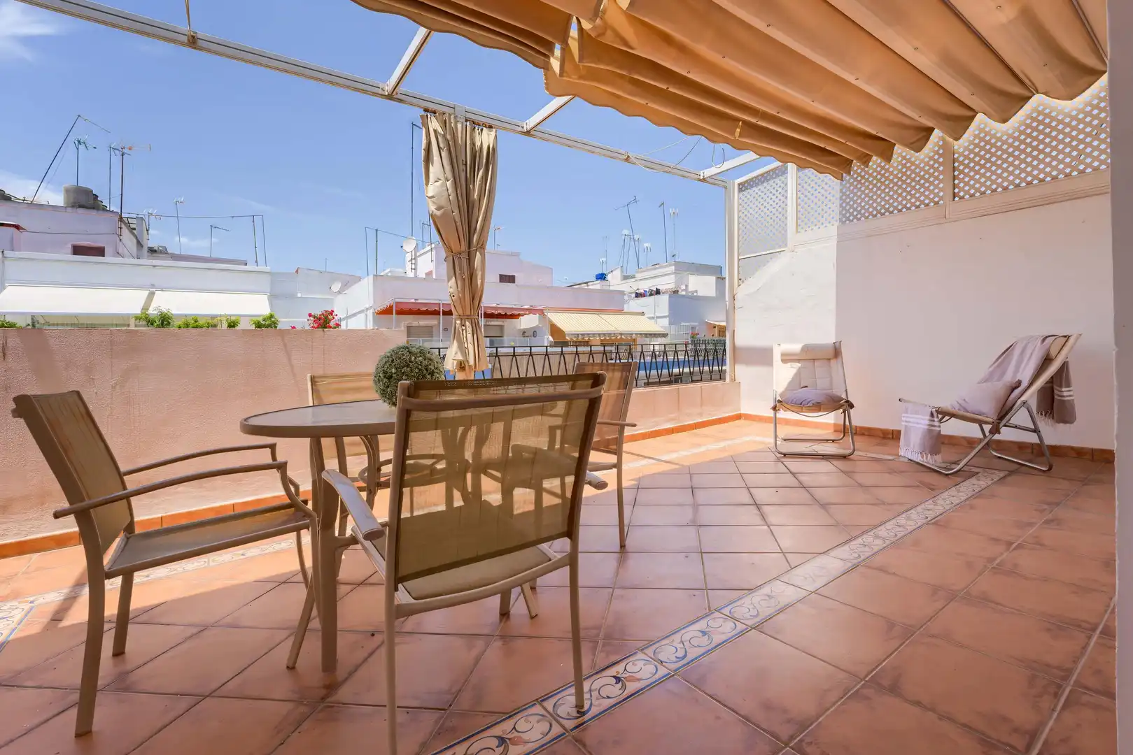 Terrasse von Dachboden zum Verkauf in Sevilla mit Alarm
