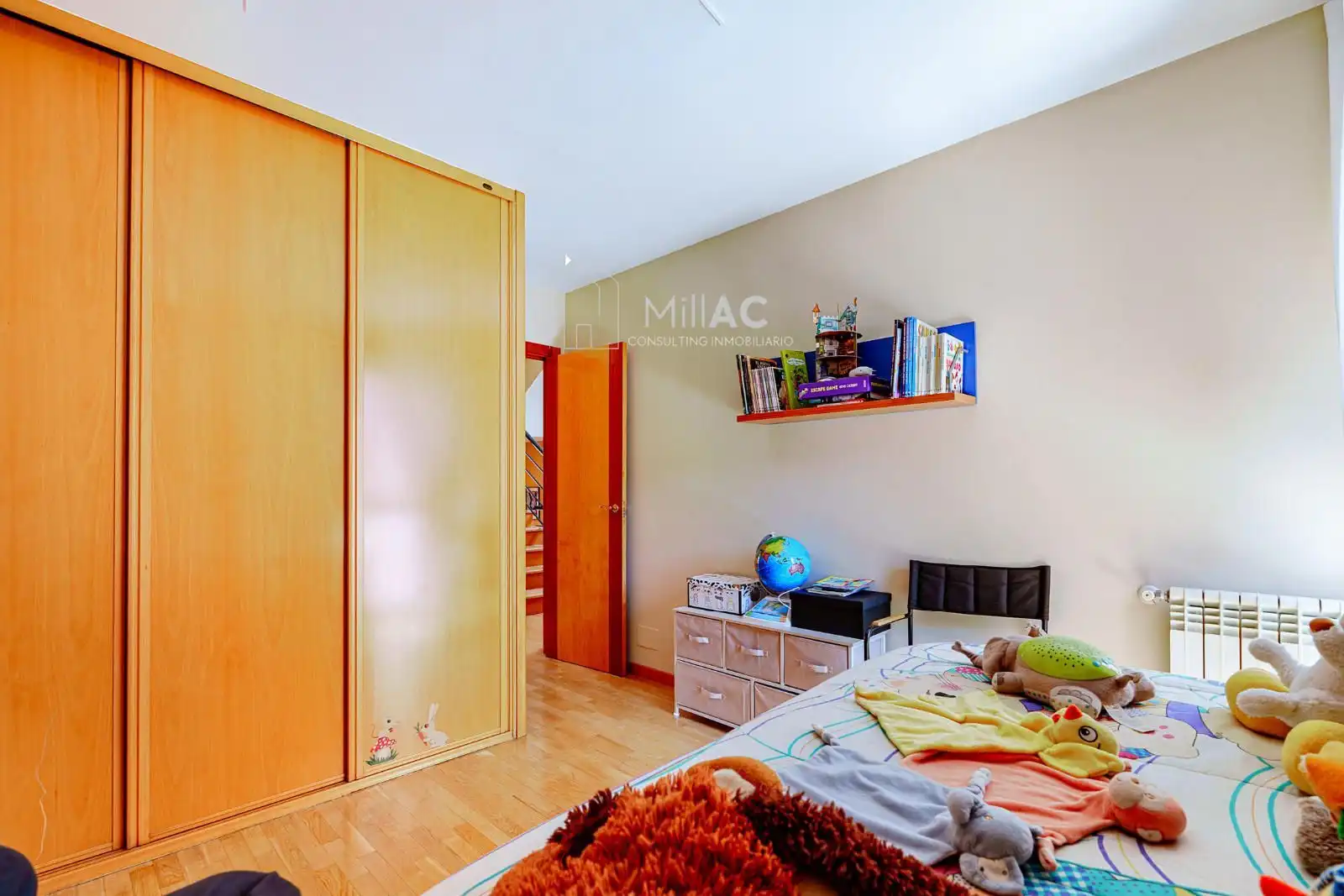 Habitación de Casa adosada en venta en Madrid con Aire acondicionado, Calefacción y Jardín privado