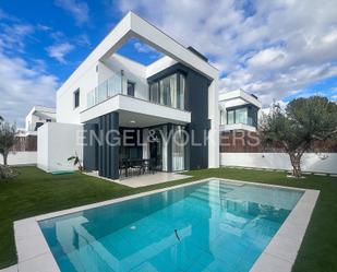 Vista exterior de Casa o xalet de lloguer en Bétera amb Aire condicionat, Calefacció i Jardí privat