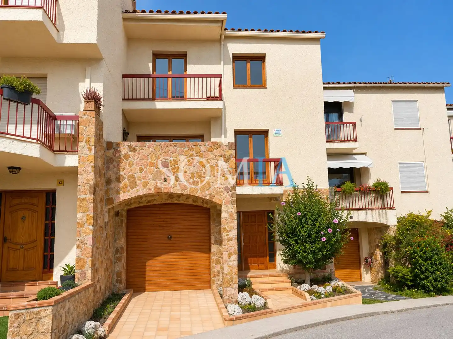 Außenansicht von Einfamilien-Reihenhaus zum Verkauf in Sant Celoni mit Heizung, Privatgarten und Abstellraum