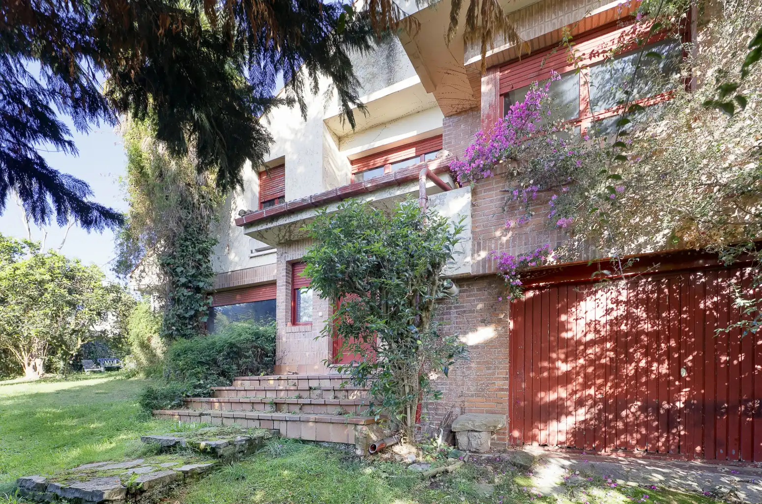 Vista exterior de Casa o xalet en venda en Gijón  amb Calefacció, Jardí privat i Parquet