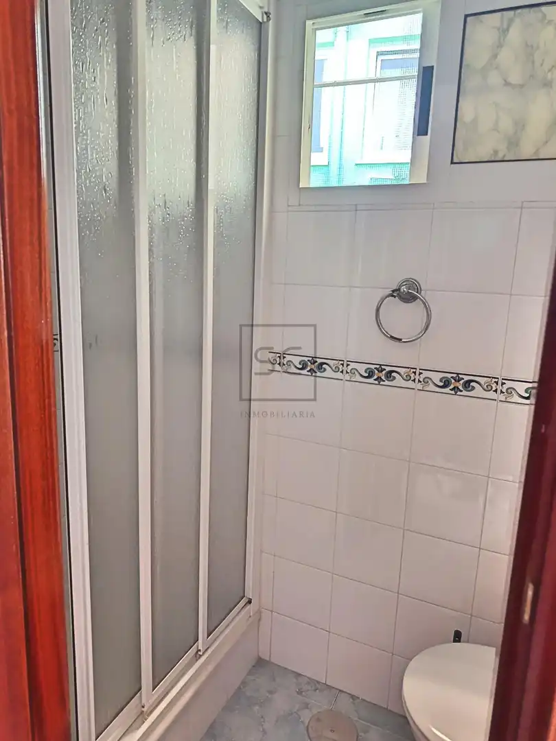 Bany de Pis en venda en Ferrol amb Calefacció, Terrassa i Moblat